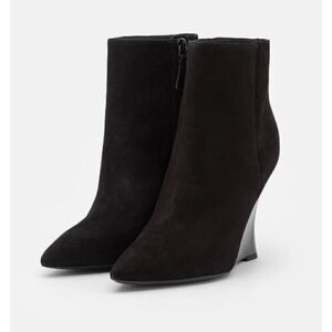 TORY BURCH SCULPTED WEDGE ANKLE BOOTS  in Nero/Black NWOB Size 8 1/2